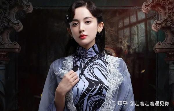 古力娜扎出演《十二谭》,民国造型温婉典雅,黑色吊带提前入夏