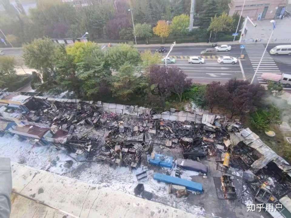 山东科技大学附近小吃街凌晨爆炸起火目前情况如何可能是什么原因造成