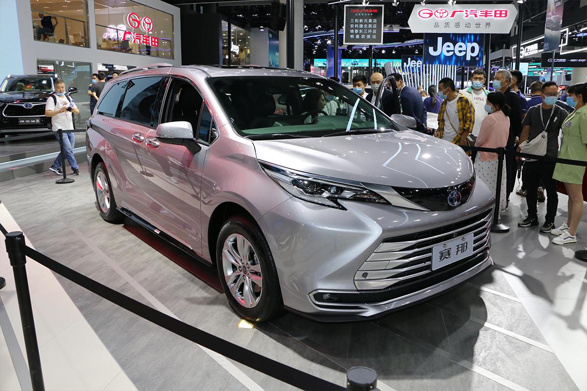 2021成都车展实拍广汽丰田赛那sienna