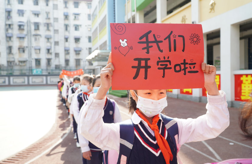 为什么九年义务教育免费了,学生和家长付出的时间金钱