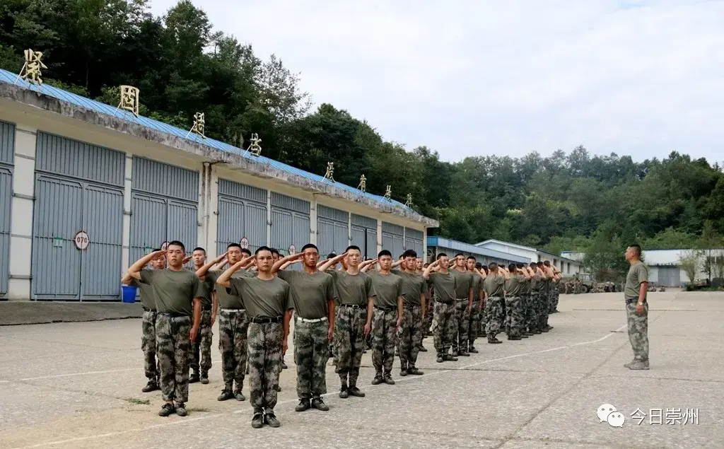 作为全国双拥模范城和驻军数量最多的县级地区之一,崇州每年都为部队