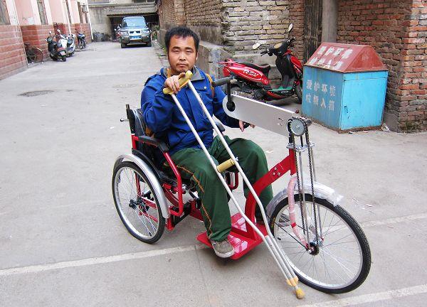 残疾人典范丨叶百金:无腿用手走出生活路
