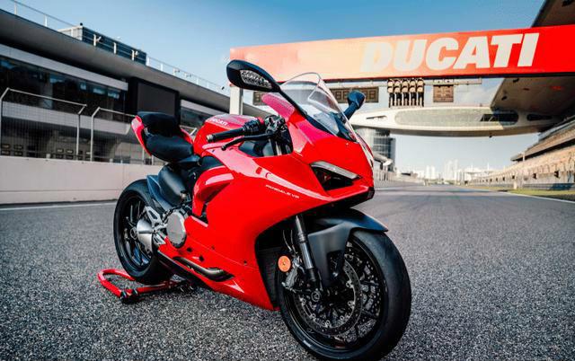 杜卡迪最入门的超跑也要18.6w,panigale v2上市