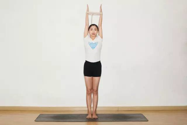 urdhva hastasana 手臂上举式