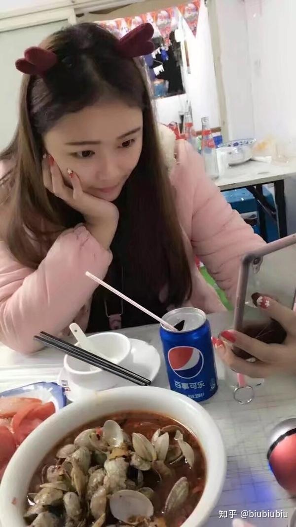 所以追到手以后男朋友就天天带我出去吃东西 一天吃三四顿外加夜宵