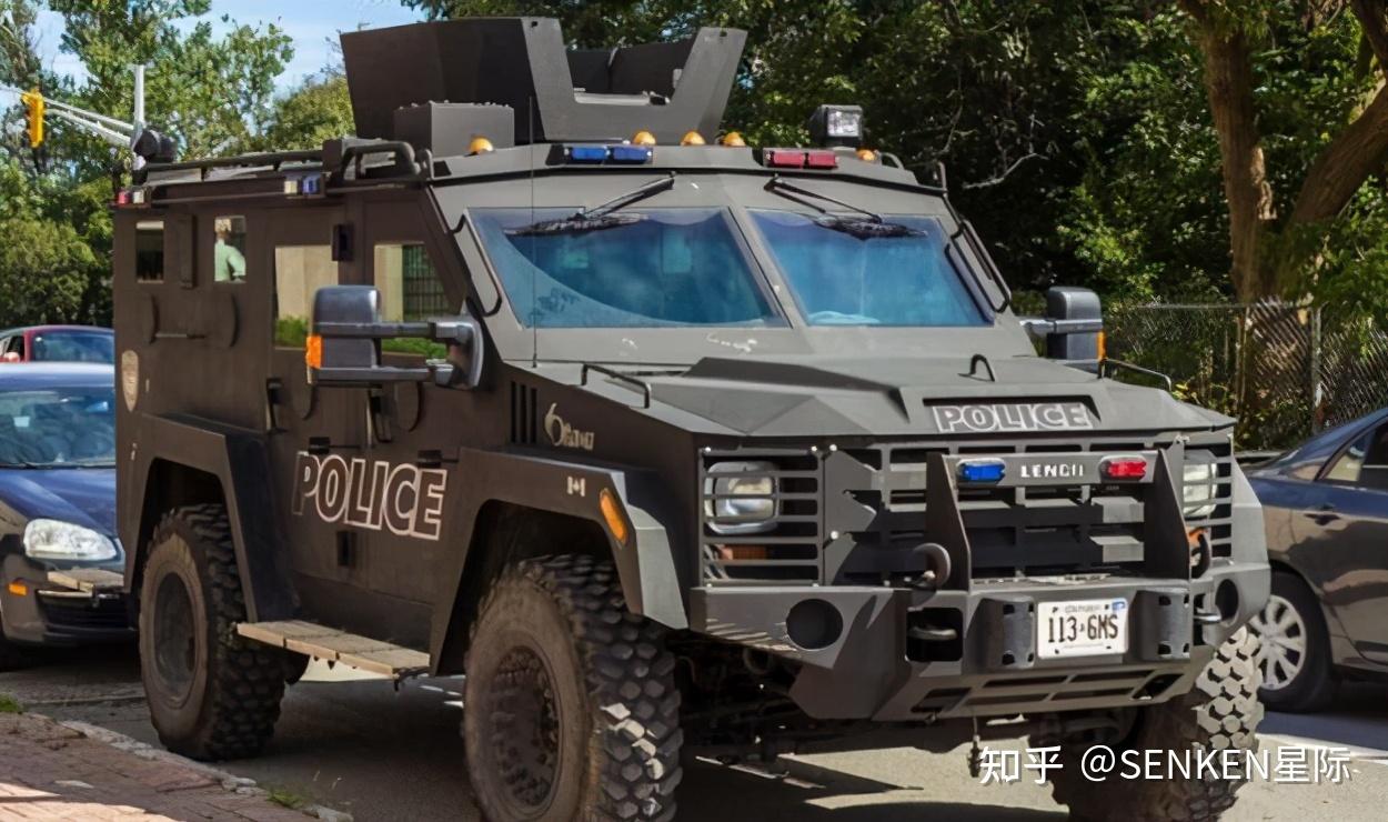 突击车这款车型是美国各州都很常见的装备,是一台极为强横的战术装甲