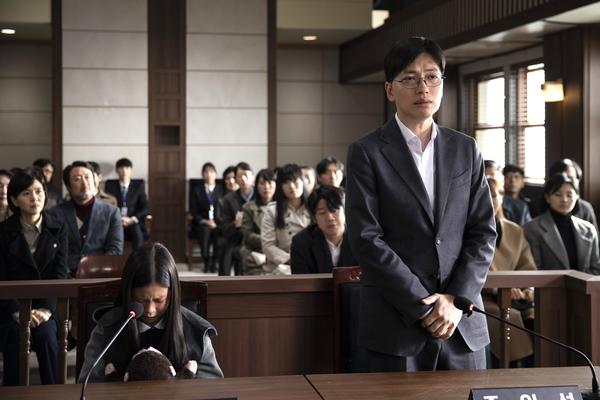 [244-《小委托人》-"并不是爸爸妈妈相爱生下的孩子,就不能像别人一样