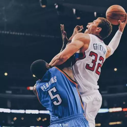 nba史上惨无人道的扣篮科比骑扣霍华德韦德上演最强隔扣