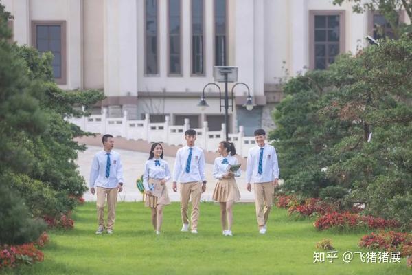 广东其他大学也是有校服的呦,例如:华南师范大学,嘉应学院,广州华商