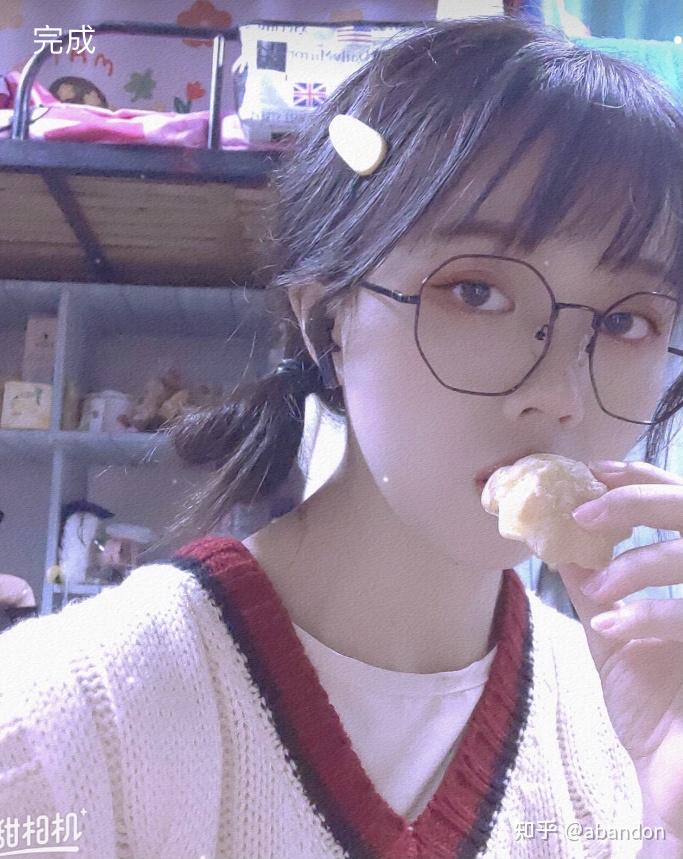 戴眼镜的女孩最多能有多漂亮