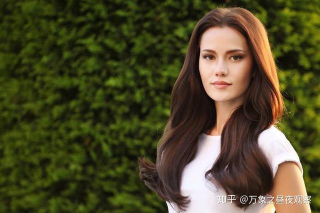 万象国际丨她们被誉为全球最美的女人有人躲避战乱有人当过教官