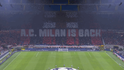 重回欧冠舞台南看台赛前tifoac米兰回来了