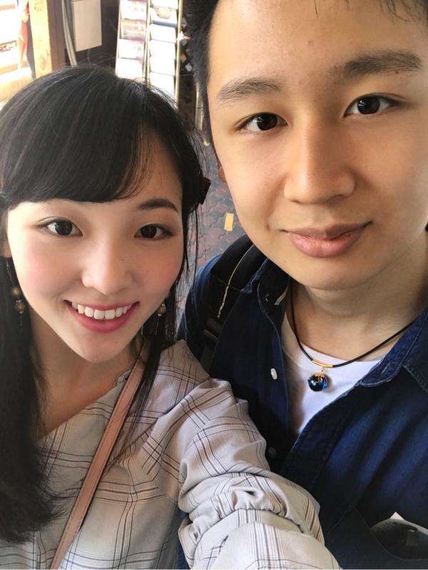 今天我比他矮好多,所以我拍我们合照的话,他永远没有头发!