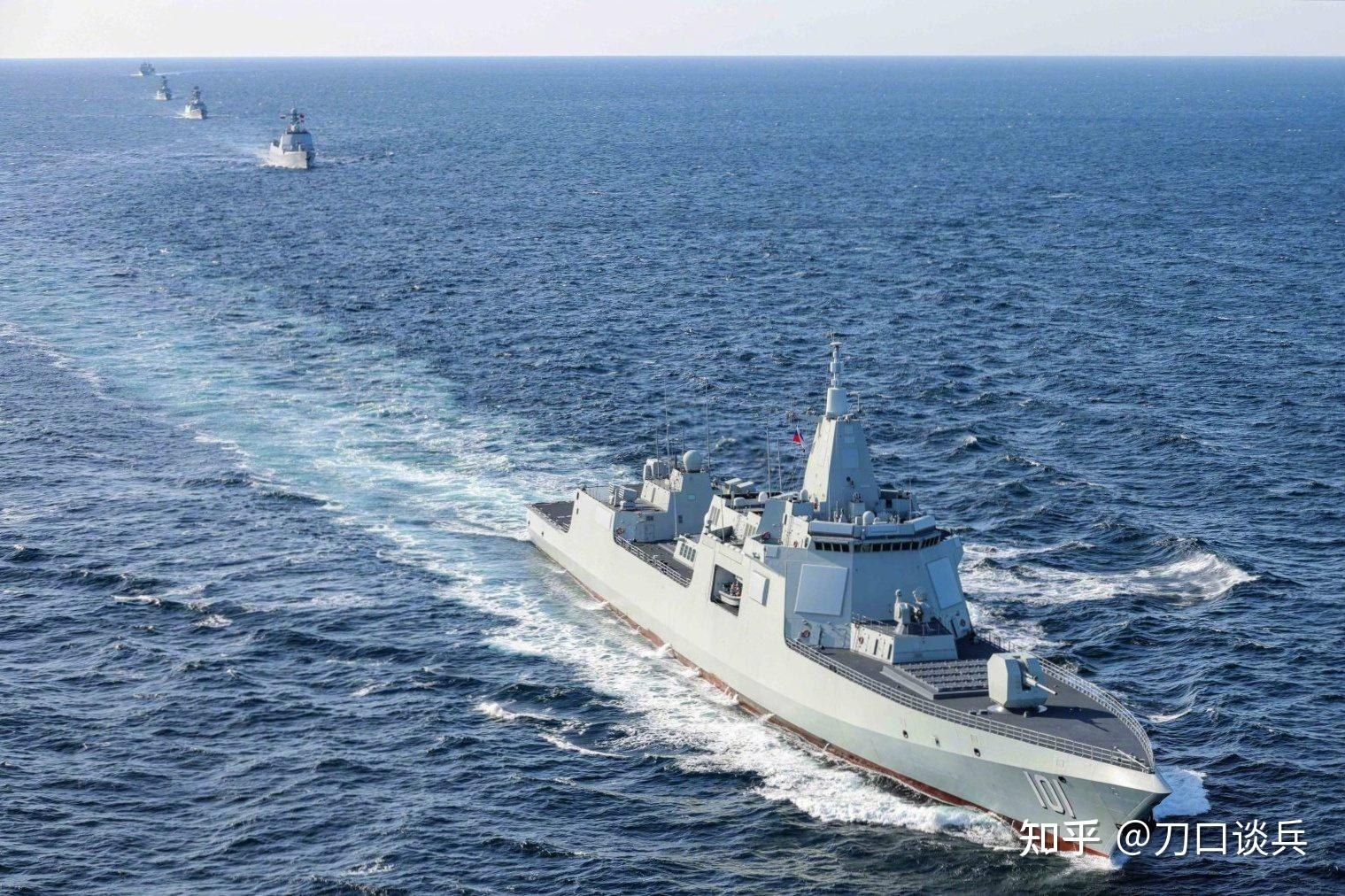我国海军055大型驱逐舰"南昌"号和俄罗斯海军1164型巡洋舰"瓦良格"号