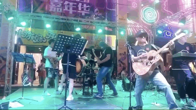 图片来自快手@无脸直播