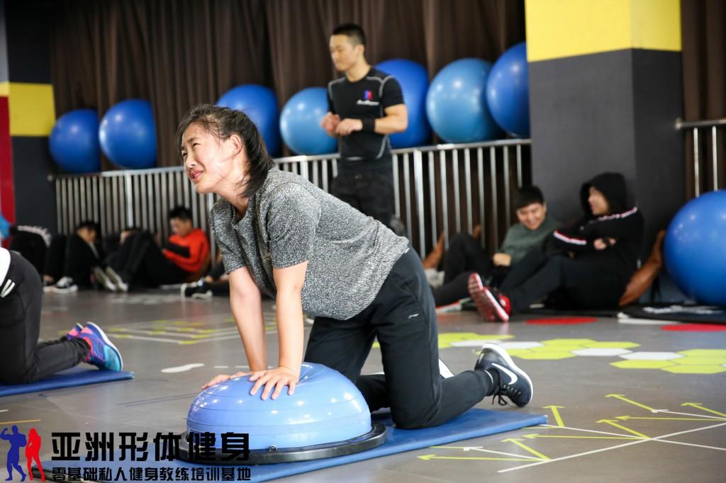 想做私人健身教练有哪些必备的要求?