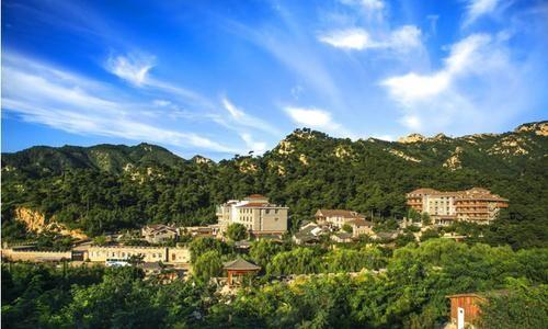北镇大朝阳温泉山城旅游区 北镇大朝阳温泉山城不仅温泉资源丰富,而且