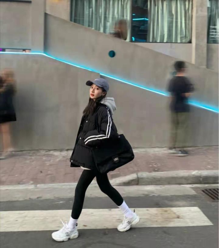 鲨鱼裤怎么搭配羽绒服好看