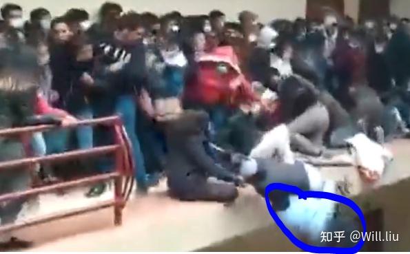 玻利维亚大学坠楼事件