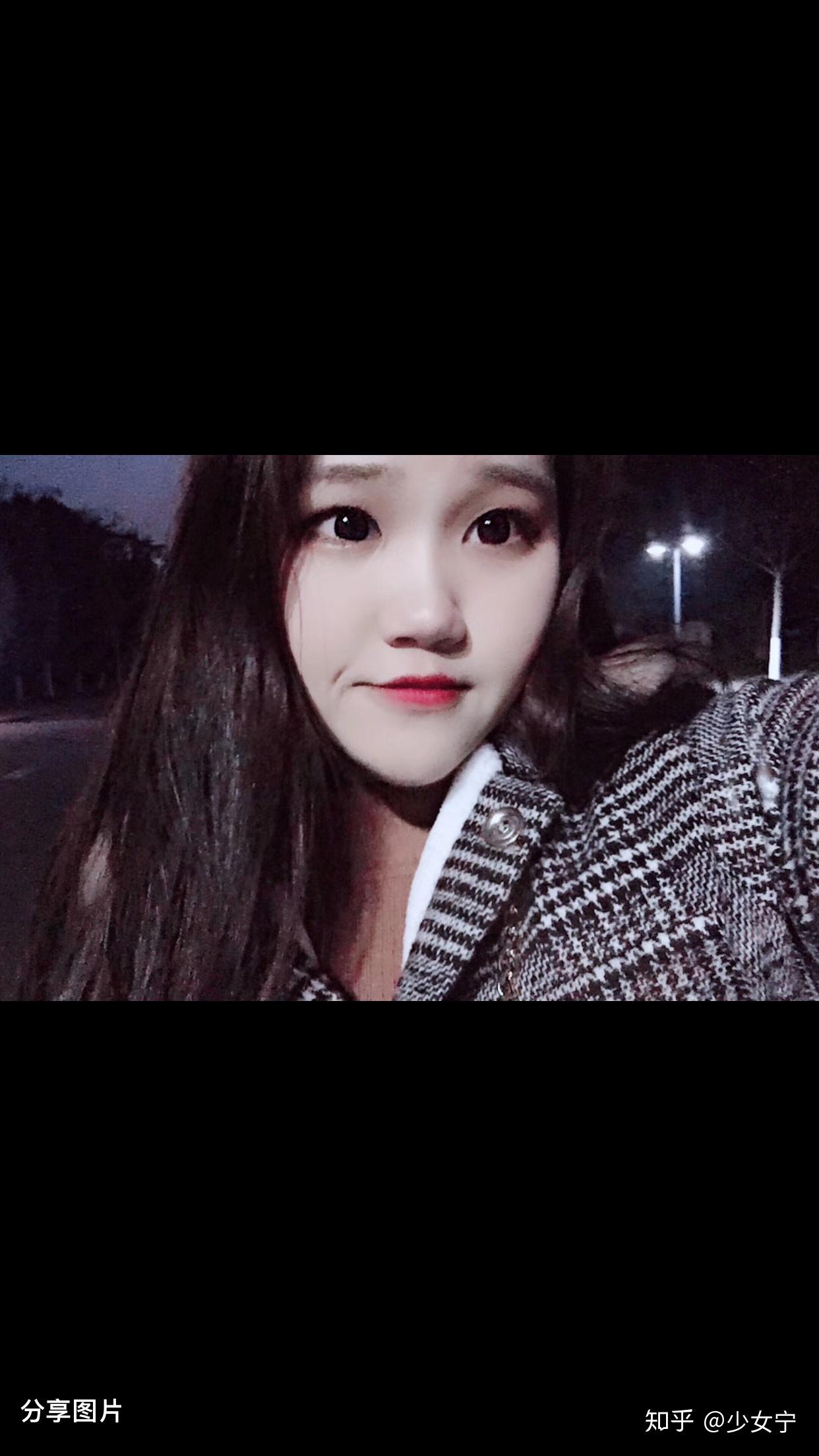 女孩子v母校a母校真的算是一次脱胎换骨?回到母校的初中说说图片