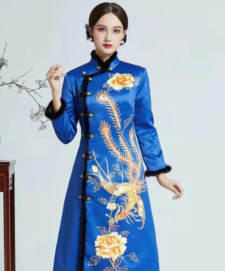 端庄优雅大气的宝蓝色旗袍高贵之美被国人称赞让女子耀眼