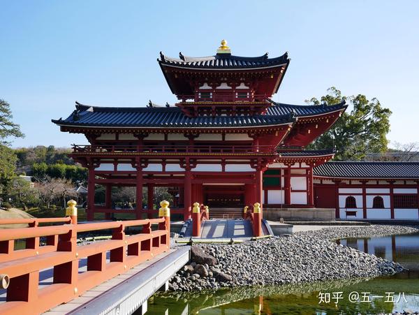 凤凰堂是日本平安时代(794年-1185年)晚期保留至今的为数不多的古建筑