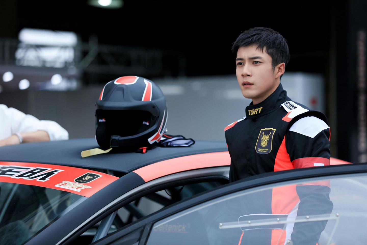 《极速青春》韩东君本色出演赛车手,娱乐圈这些男明星也爱玩赛车