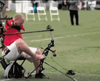 梦想努力吧,记得国外有位大佬没有双臂,复合弓比赛,用脚推弓,用嘴撒放