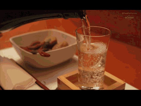 20多瓶酒下肚后,他当晚离开人世.