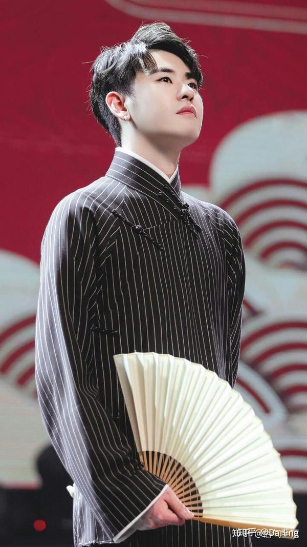 张云雷大褂壁纸图片