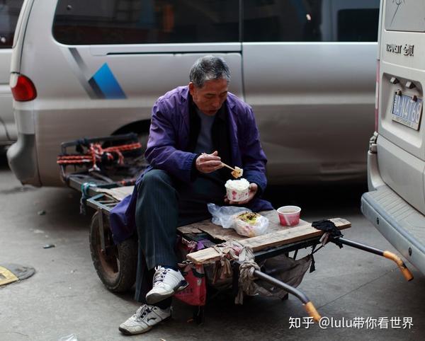 底层人群的困境让人绝望从来的不是没钱而是没有希望