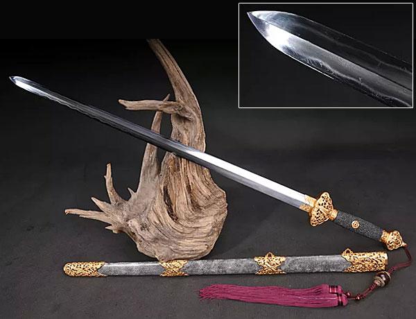 四面剑身的宝剑