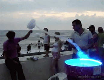 小熊电器提问:哪一刻让你觉得「我的心里还住着一个小孩」?