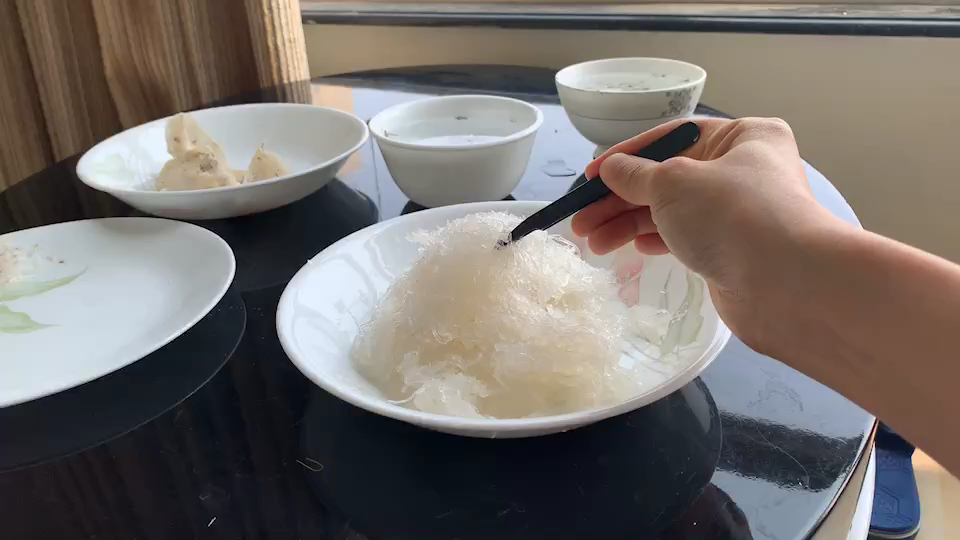 炖好的燕窝是果冻状还是粉丝状?