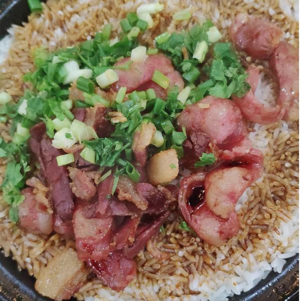 广式腊肠煲仔饭吃的是一种情怀