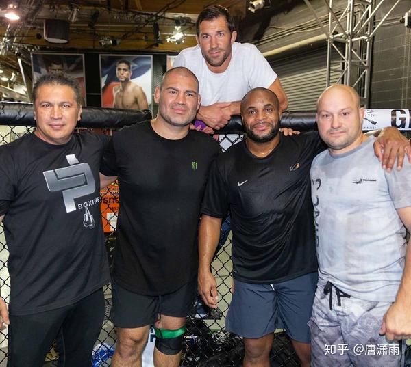 如何评价ufc229,嘴炮康纳vs小鹰哈比布的比赛?
