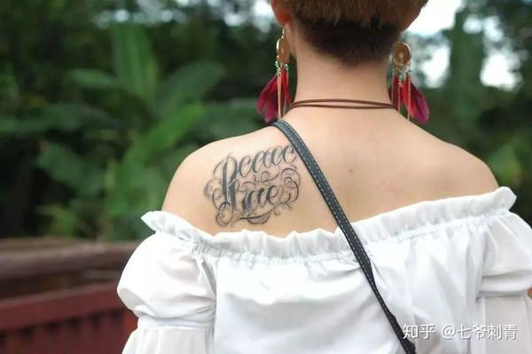 badmorrison peace & love 因为当时是第一次纹身 所以纹身师在l