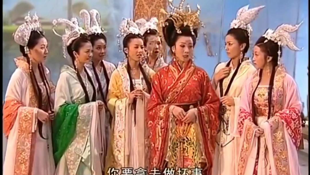 剧时令人窒息的气场;就算她为了推黄梅戏而甘当绿叶去演的那个王母,都