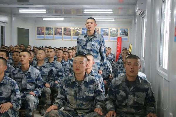 连队俱乐部作为思想政治教育的主阵地其鲜活的教育内容不仅能统一新兵