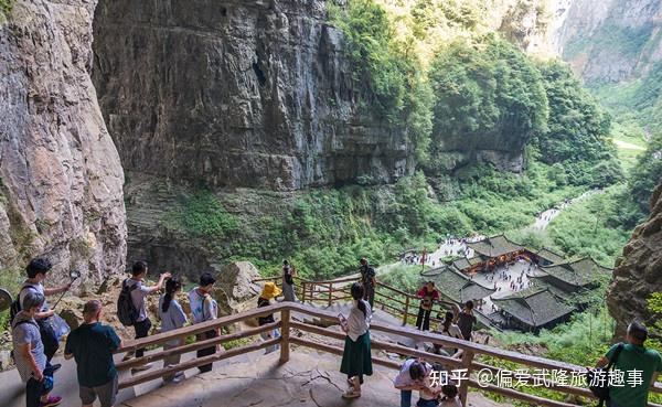 国庆假期武隆旅游秩序井然仙女山天生三桥游人如织