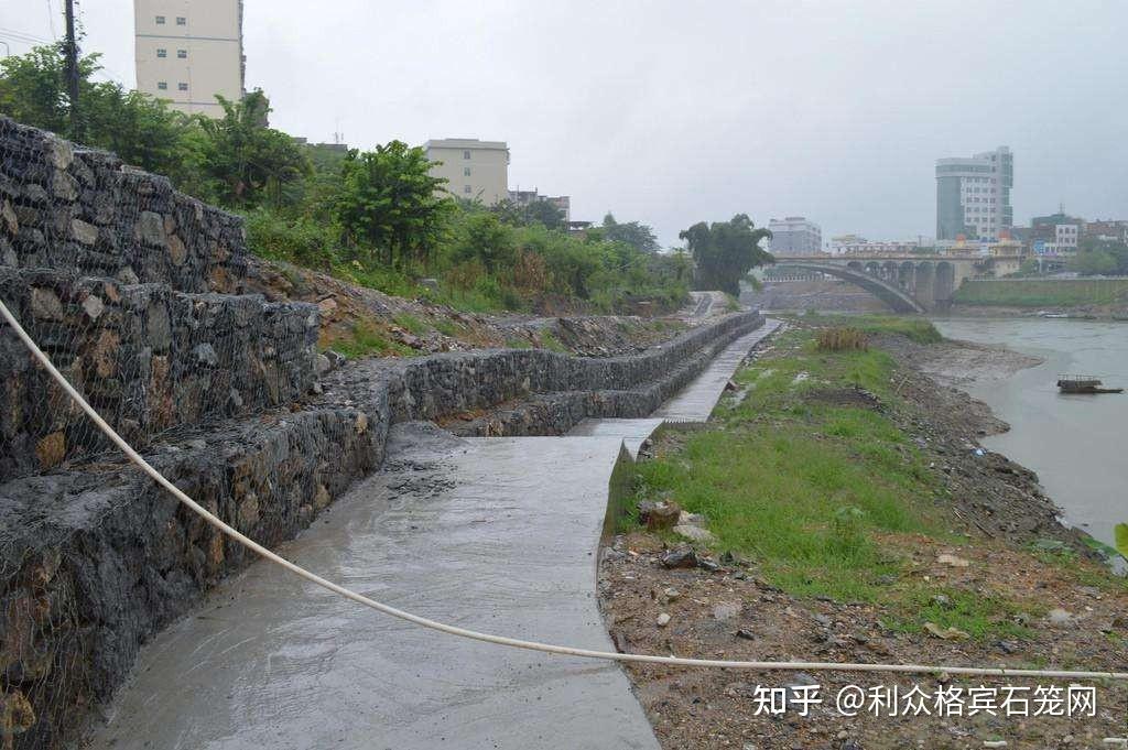 阜阳河堤改建挡墙工程格宾网叠加施工效果