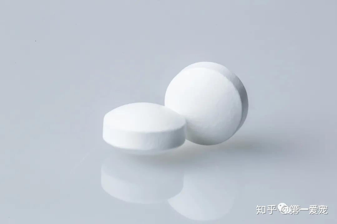 氨必西林,也被称为氨苄青霉素,是一种与青霉素有关的抗生素,可用于