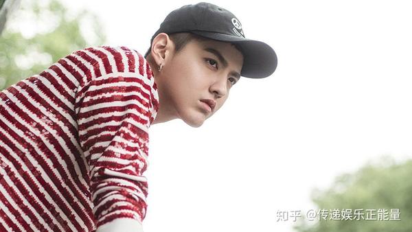 吴亦凡罕见顺毛造型曝光,乖巧显嫩少年气十足,确实一直很不错