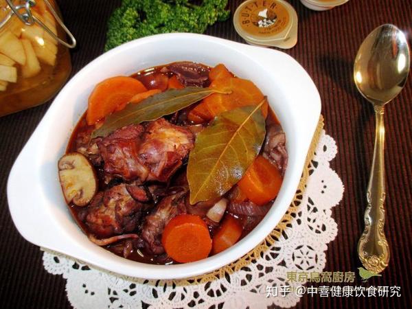 法国名菜:红酒炖鸡肉