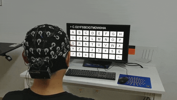 在娱乐领域,玩家可以通过脑机接口技术来完成游戏的控制命令,无需