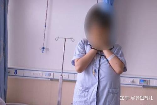 12岁女孩患"巨乳症",胸部发育跟成人无异,背后原因家长该反思