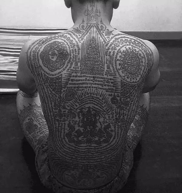 泰国刺符纹身——比想象中还要神秘的泰国肌肤上的艺术!