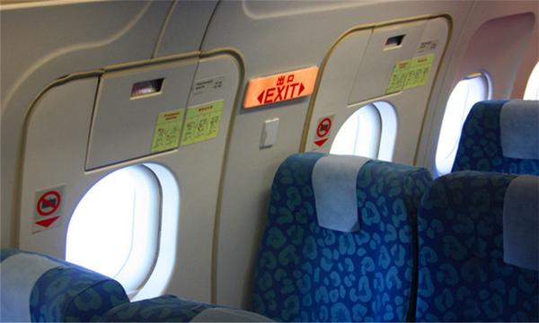 怎么才能在飞机上坐到腿部空间跟头等舱一样的紧急出口座位?