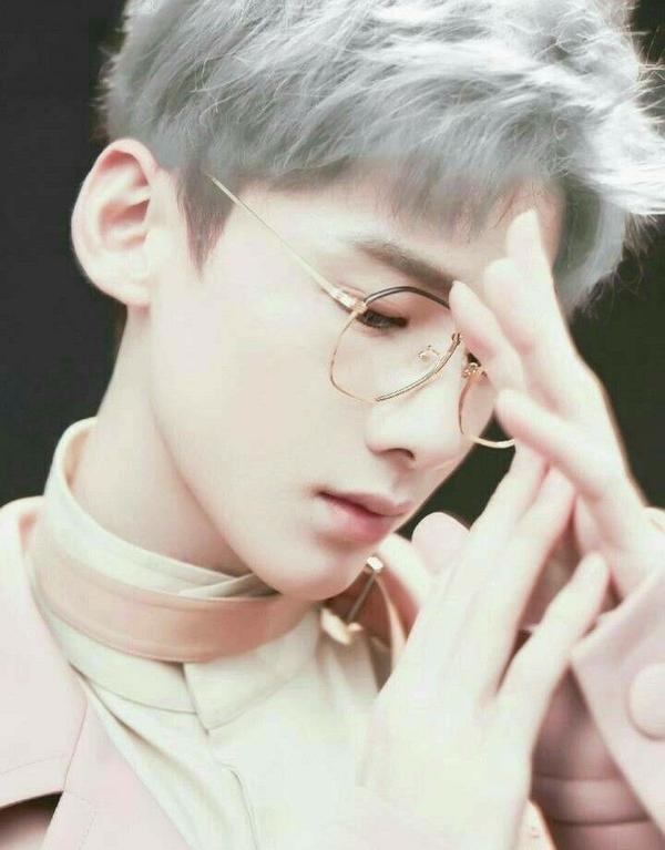 感觉小白(白敬亭)的长相是什么样的?