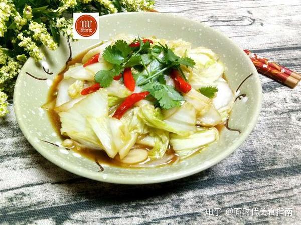 今天来个素炒白菜,这素炒大白菜味道口感都是杠杠滴.